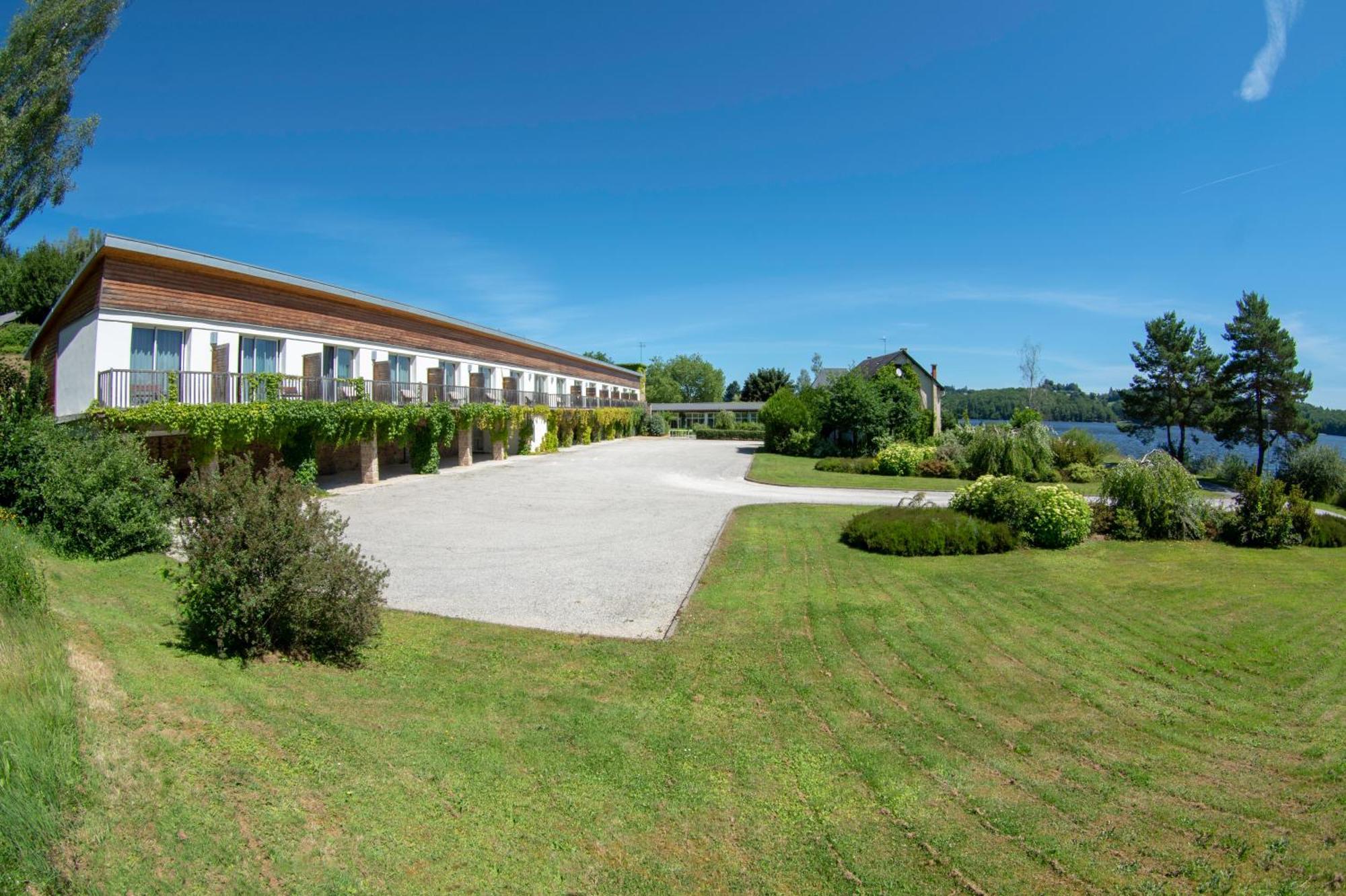 Logis Hotel Du Lac Neuvic  Exteriör bild