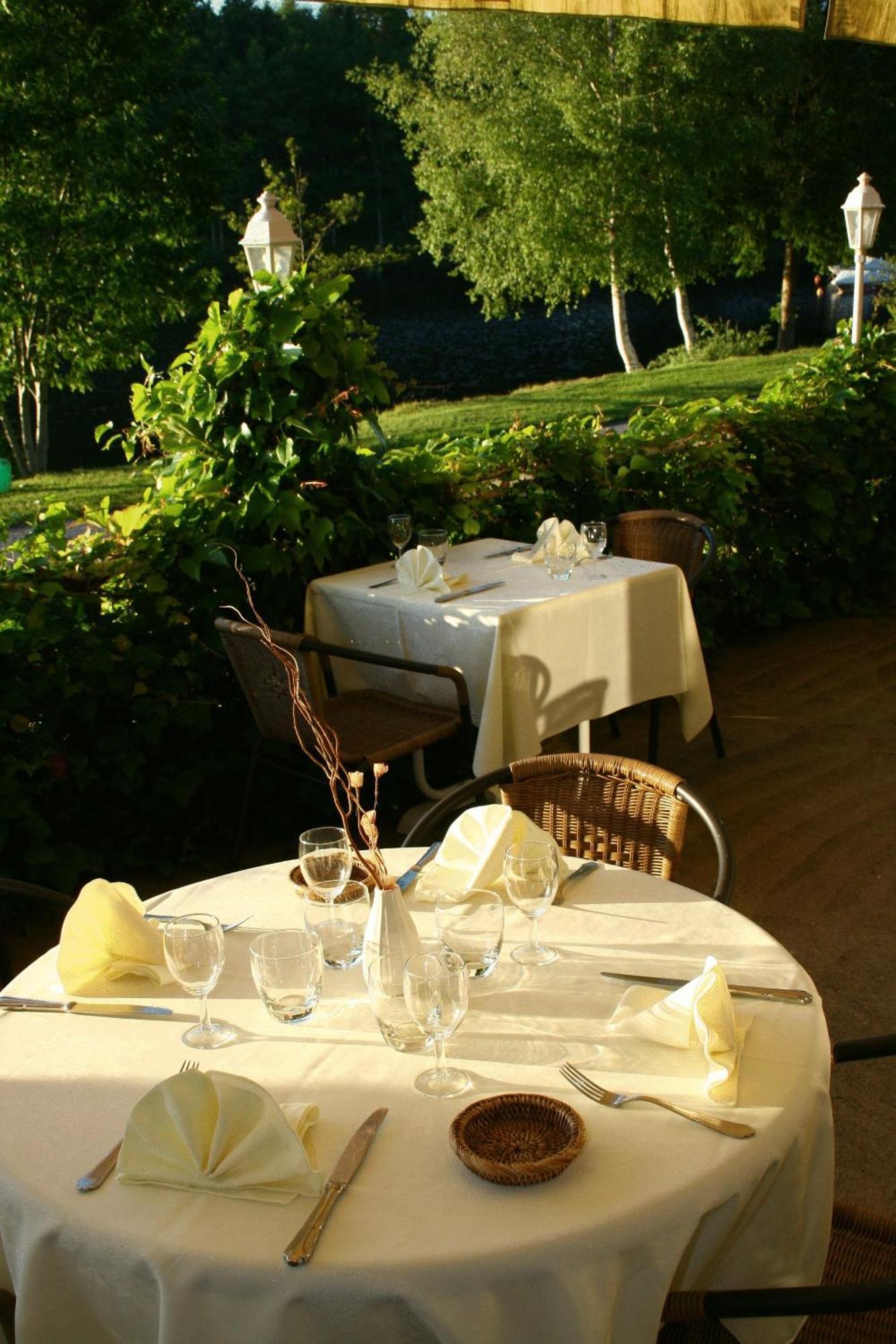 Logis Hotel Du Lac Neuvic  Exteriör bild