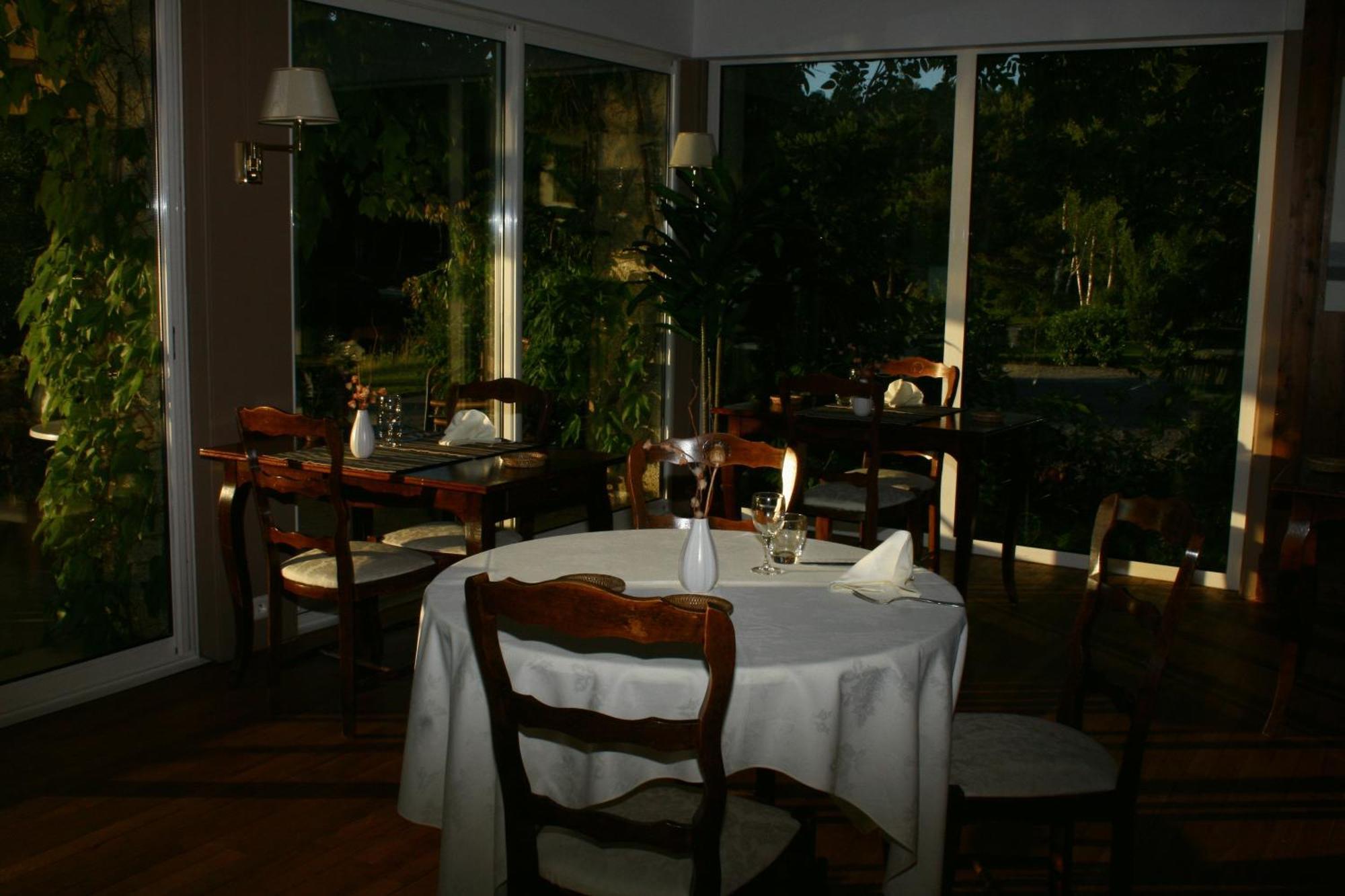 Logis Hotel Du Lac Neuvic  Exteriör bild