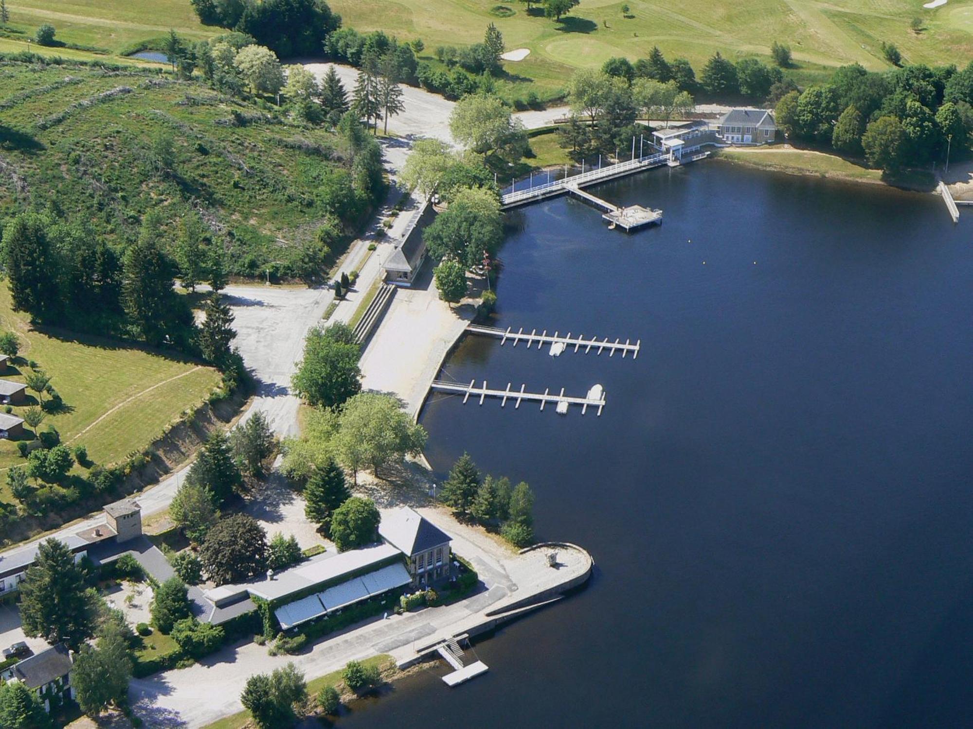 Logis Hotel Du Lac Neuvic  Exteriör bild