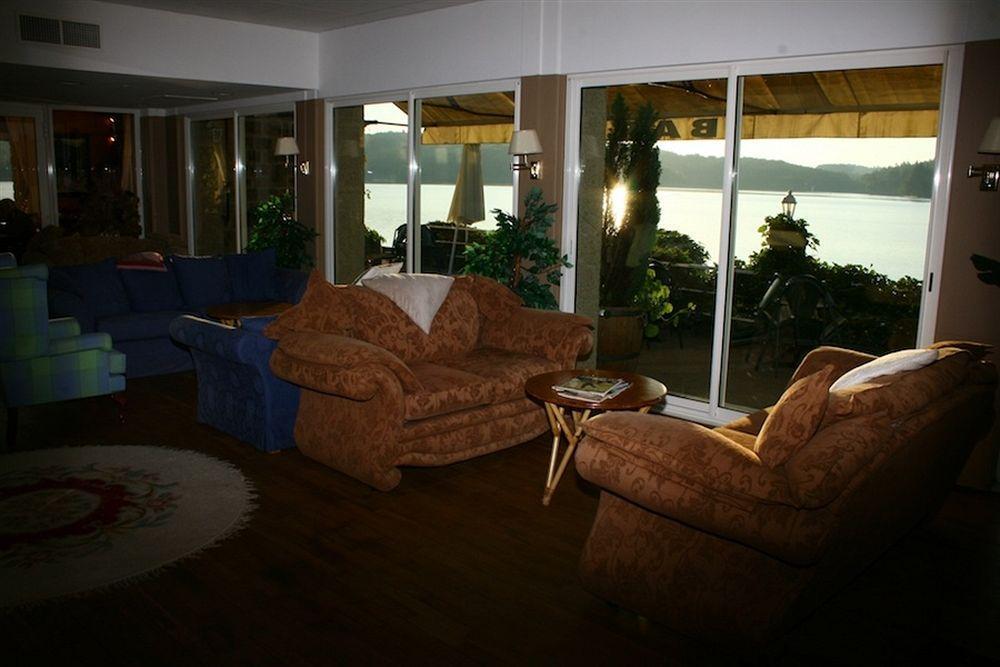 Logis Hotel Du Lac Neuvic  Exteriör bild
