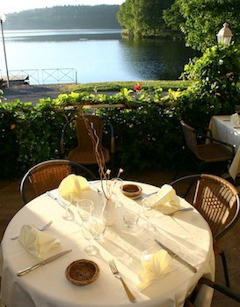 Logis Hotel Du Lac Neuvic  Exteriör bild