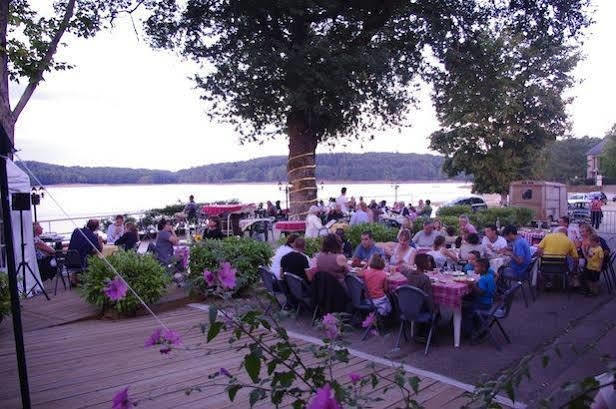 Logis Hotel Du Lac Neuvic  Exteriör bild