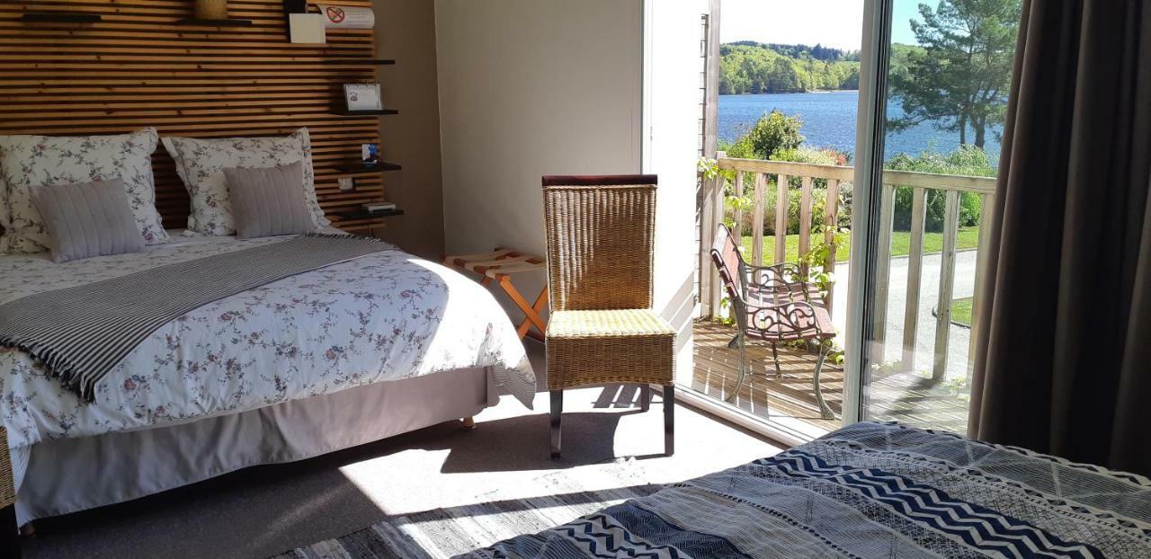 Logis Hotel Du Lac Neuvic  Exteriör bild