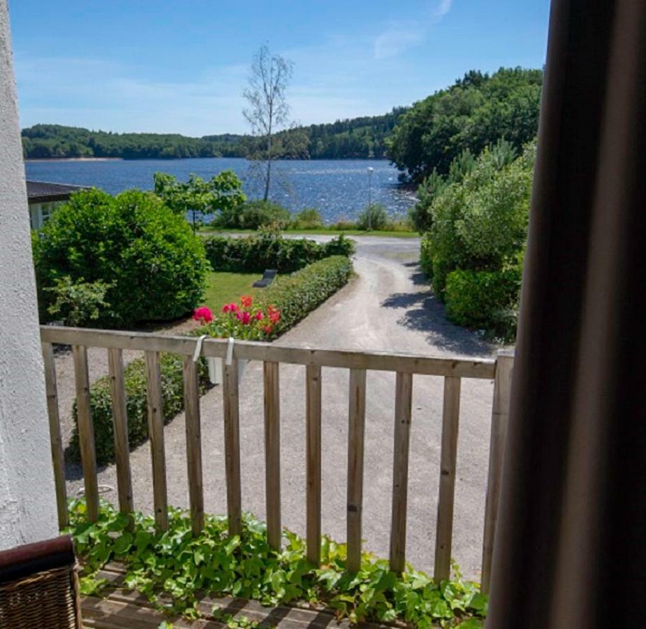 Logis Hotel Du Lac Neuvic  Exteriör bild