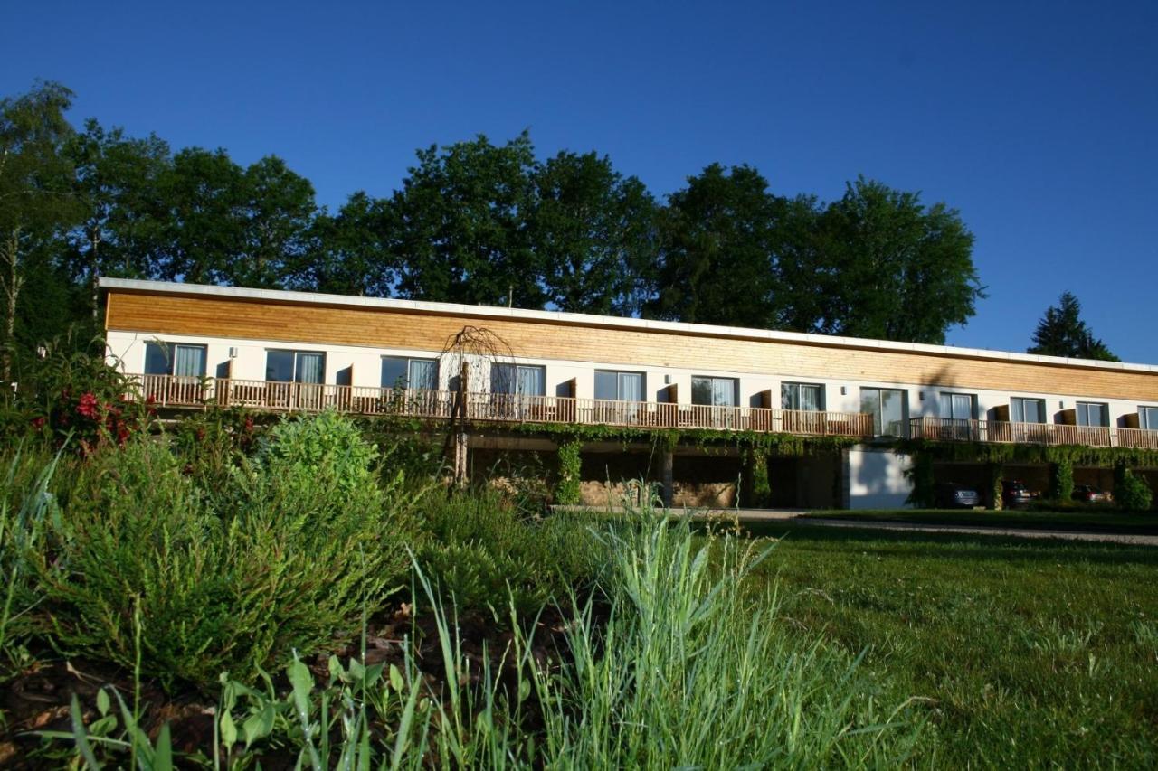 Logis Hotel Du Lac Neuvic  Rum bild